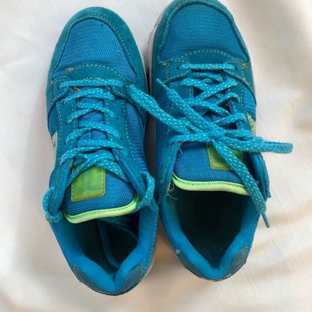 Women’s sz 6.5 DC skate shoes. Turquoise and lime